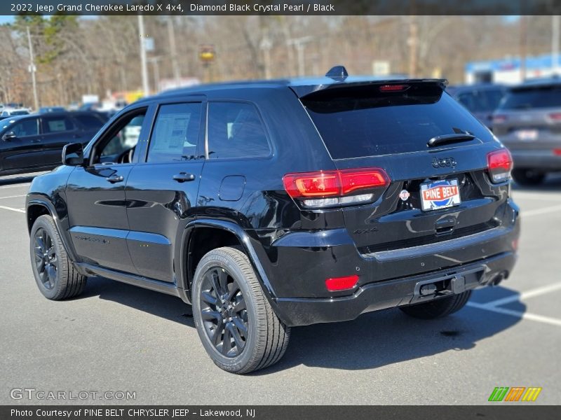 Diamond Black Crystal Pearl / Black 2022 Jeep Grand Cherokee Laredo X 4x4