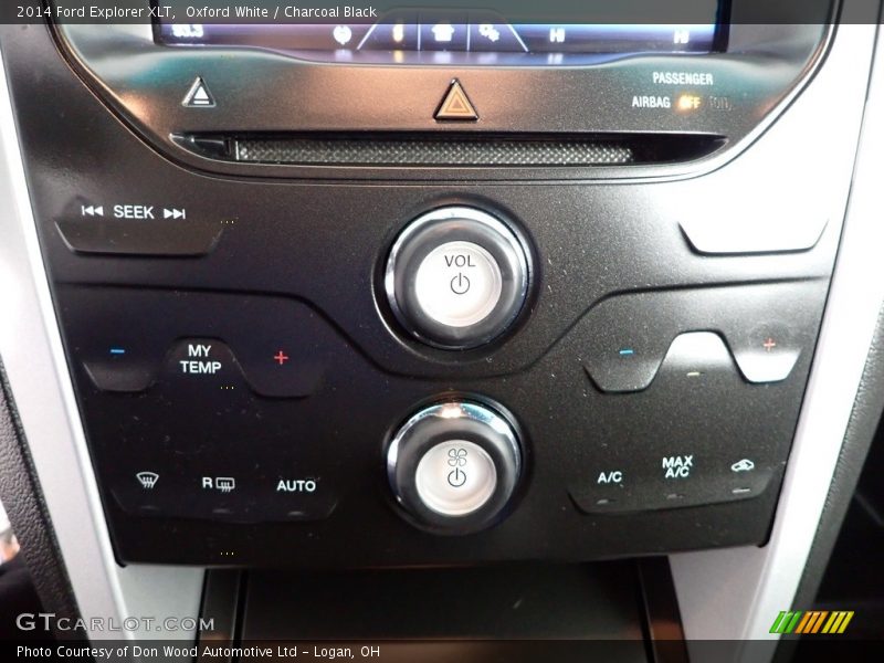 Oxford White / Charcoal Black 2014 Ford Explorer XLT