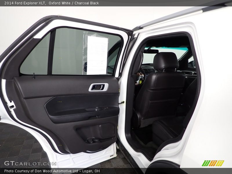 Oxford White / Charcoal Black 2014 Ford Explorer XLT