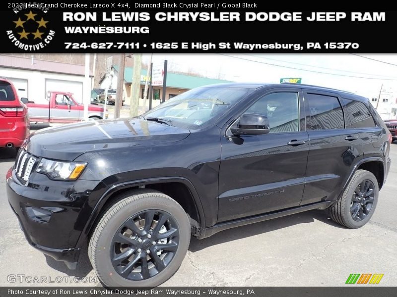 Diamond Black Crystal Pearl / Global Black 2022 Jeep Grand Cherokee Laredo X 4x4