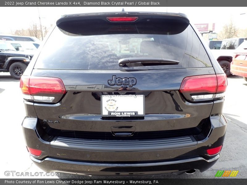 Diamond Black Crystal Pearl / Global Black 2022 Jeep Grand Cherokee Laredo X 4x4