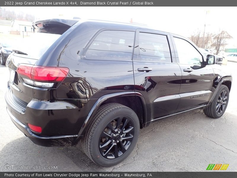 Diamond Black Crystal Pearl / Global Black 2022 Jeep Grand Cherokee Laredo X 4x4