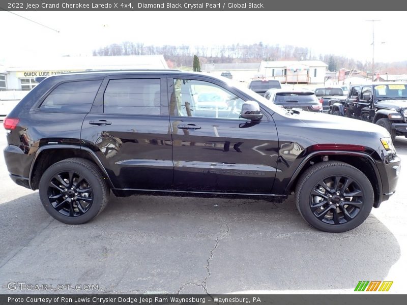 Diamond Black Crystal Pearl / Global Black 2022 Jeep Grand Cherokee Laredo X 4x4
