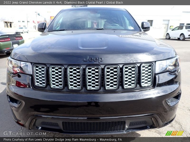 Diamond Black Crystal Pearl / Global Black 2022 Jeep Grand Cherokee Laredo X 4x4
