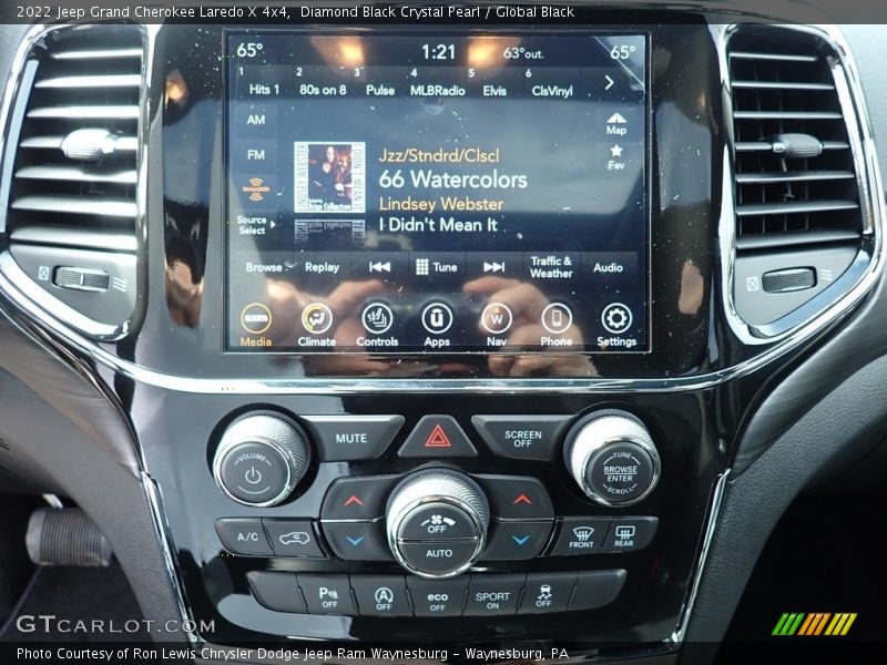 Diamond Black Crystal Pearl / Global Black 2022 Jeep Grand Cherokee Laredo X 4x4