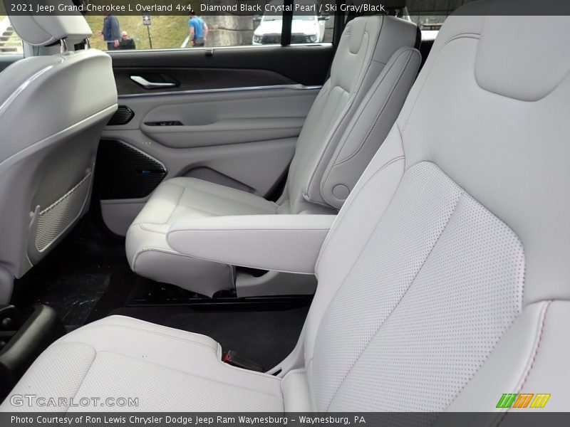 Diamond Black Crystal Pearl / Ski Gray/Black 2021 Jeep Grand Cherokee L Overland 4x4