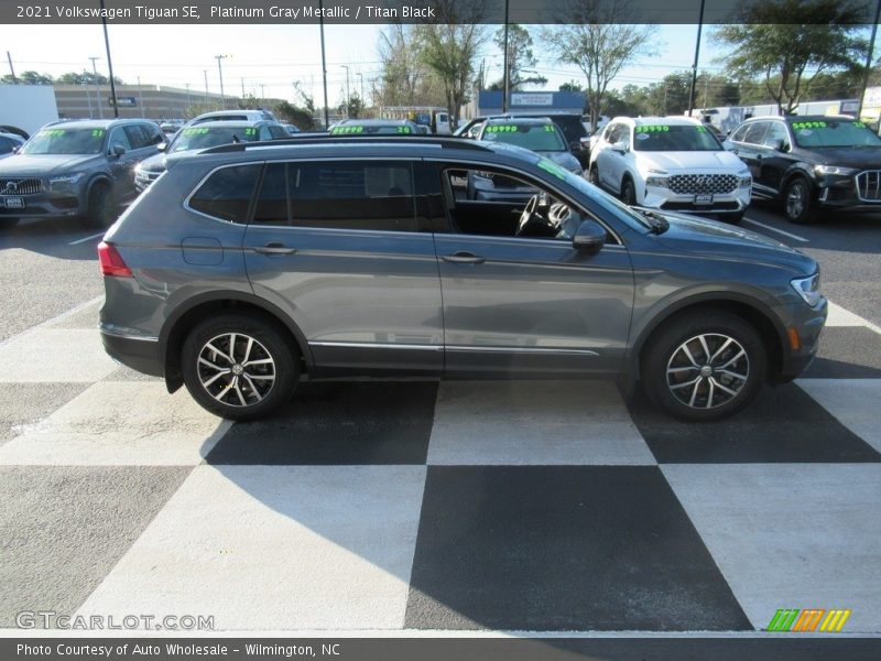 Platinum Gray Metallic / Titan Black 2021 Volkswagen Tiguan SE