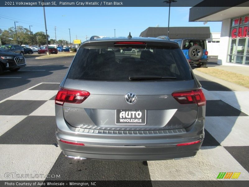 Platinum Gray Metallic / Titan Black 2021 Volkswagen Tiguan SE