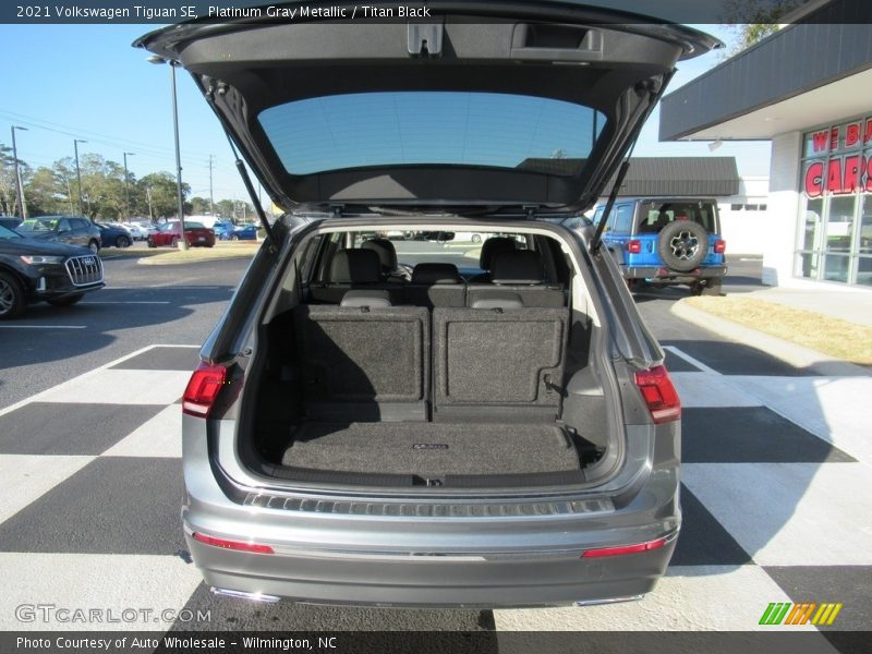 Platinum Gray Metallic / Titan Black 2021 Volkswagen Tiguan SE