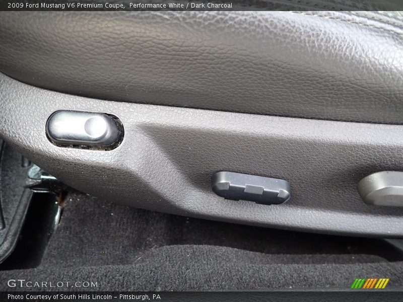 Performance White / Dark Charcoal 2009 Ford Mustang V6 Premium Coupe