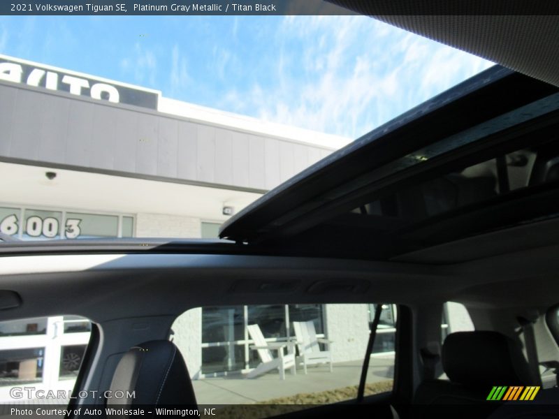 Platinum Gray Metallic / Titan Black 2021 Volkswagen Tiguan SE