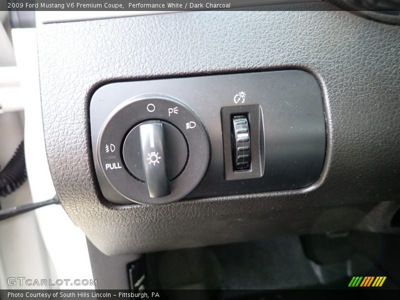 Performance White / Dark Charcoal 2009 Ford Mustang V6 Premium Coupe
