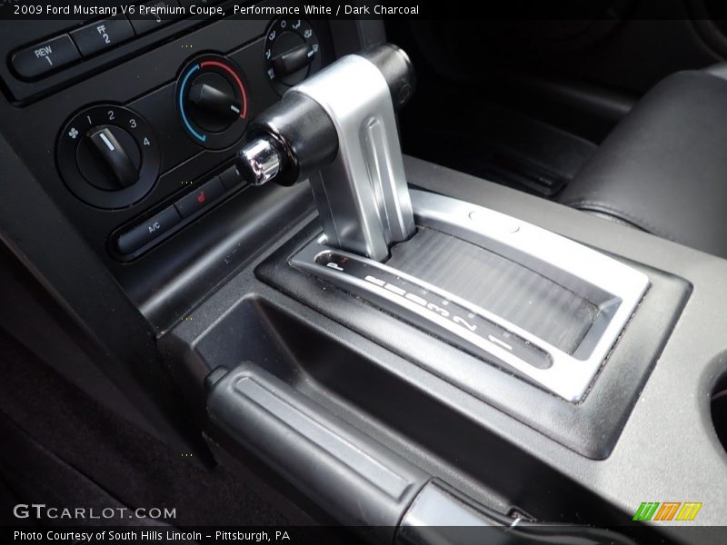 Performance White / Dark Charcoal 2009 Ford Mustang V6 Premium Coupe