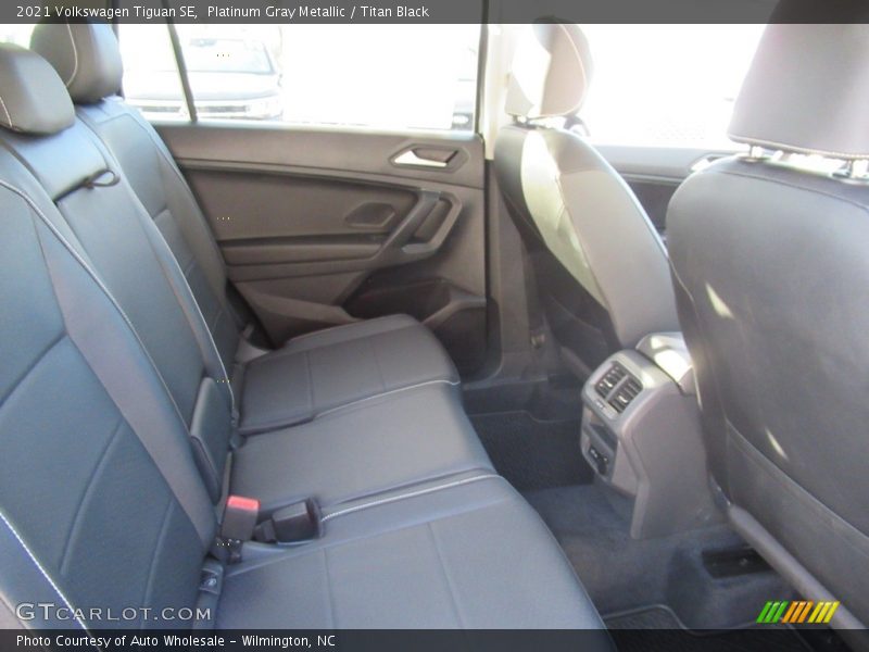 Platinum Gray Metallic / Titan Black 2021 Volkswagen Tiguan SE