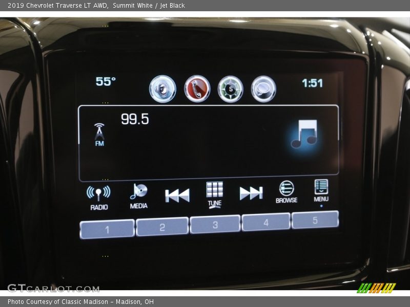 Summit White / Jet Black 2019 Chevrolet Traverse LT AWD