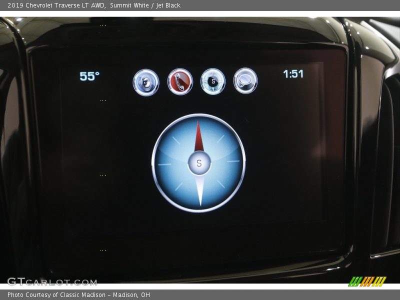 Summit White / Jet Black 2019 Chevrolet Traverse LT AWD