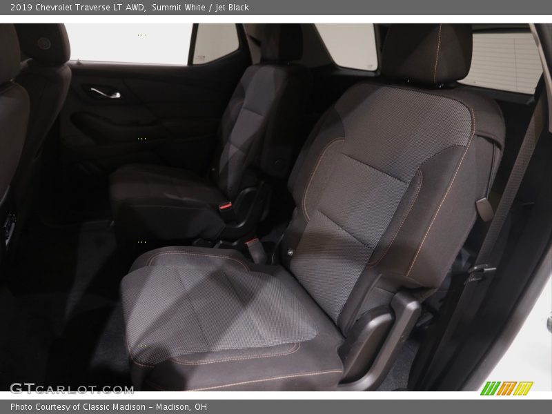 Summit White / Jet Black 2019 Chevrolet Traverse LT AWD