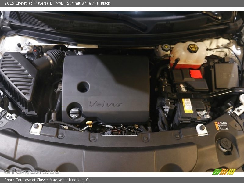 Summit White / Jet Black 2019 Chevrolet Traverse LT AWD