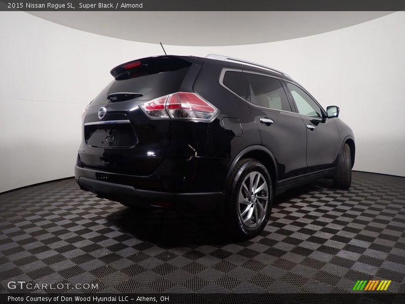 Super Black / Almond 2015 Nissan Rogue SL