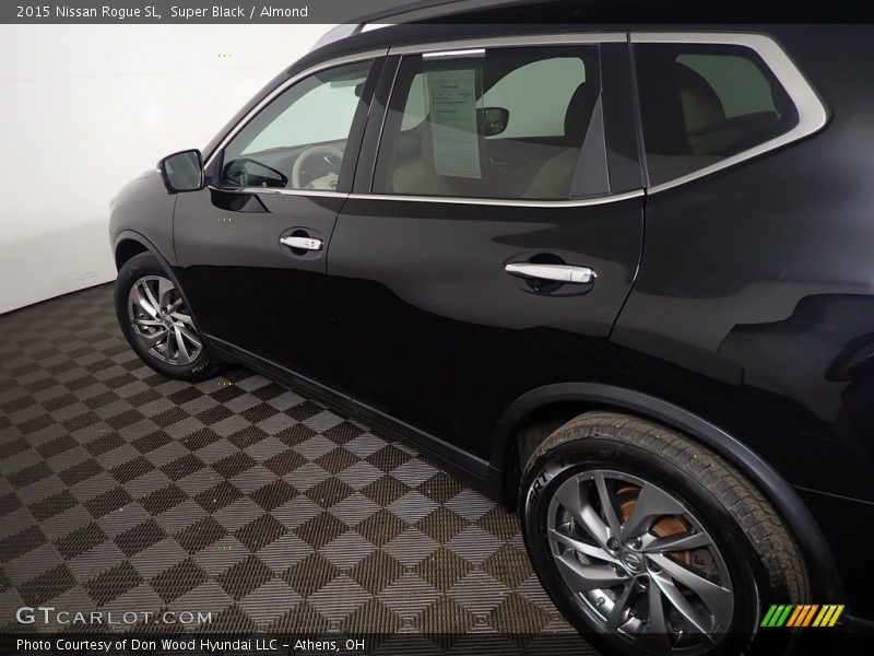 Super Black / Almond 2015 Nissan Rogue SL