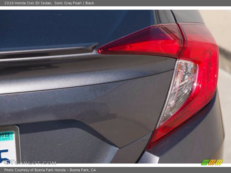 Sonic Gray Pearl / Black 2019 Honda Civic EX Sedan