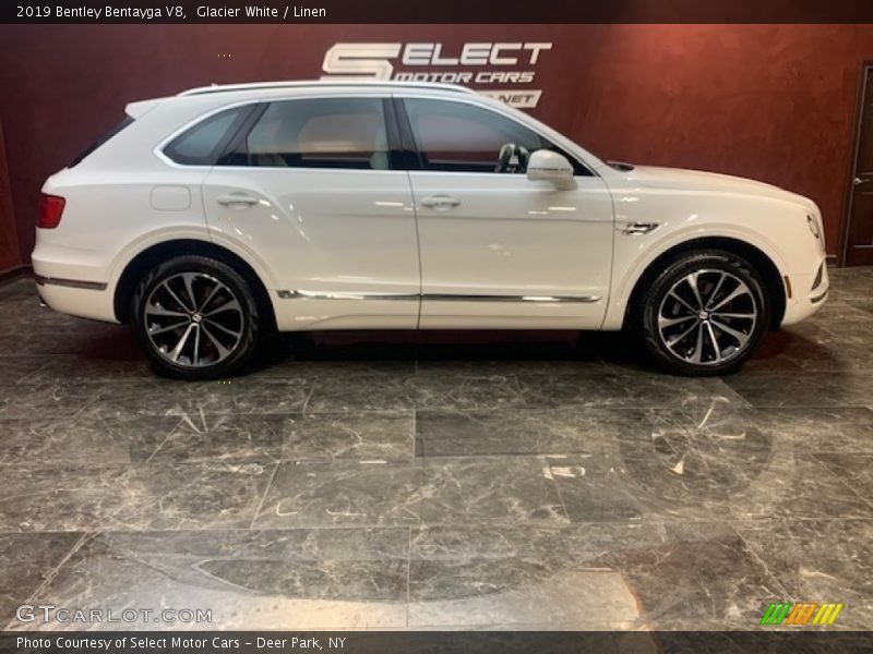 Glacier White / Linen 2019 Bentley Bentayga V8