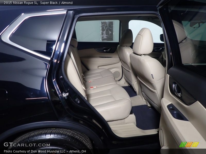 Super Black / Almond 2015 Nissan Rogue SL