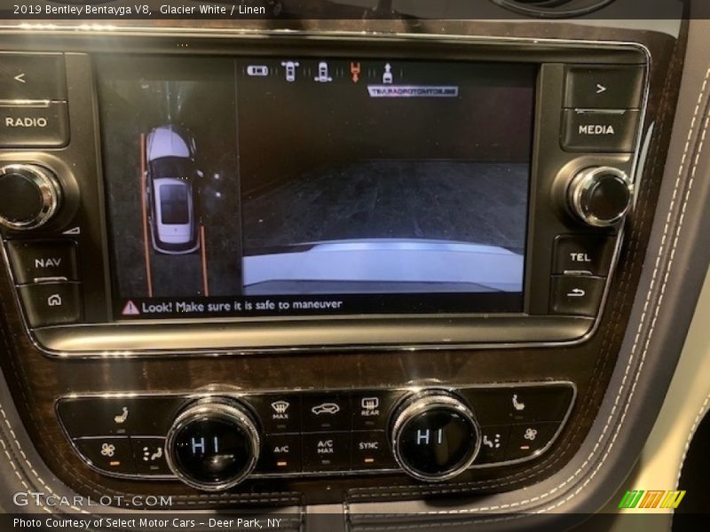 Glacier White / Linen 2019 Bentley Bentayga V8