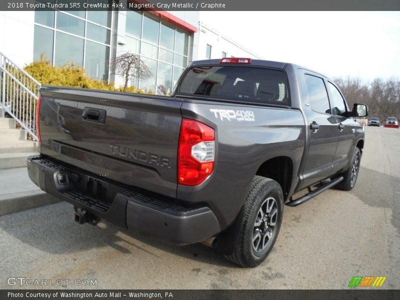 Magnetic Gray Metallic / Graphite 2018 Toyota Tundra SR5 CrewMax 4x4