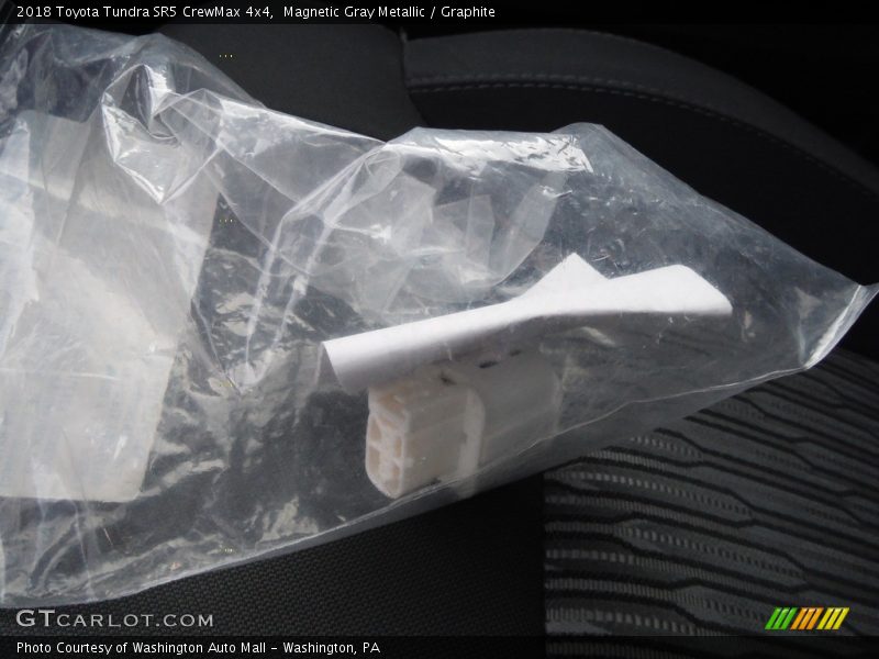 Magnetic Gray Metallic / Graphite 2018 Toyota Tundra SR5 CrewMax 4x4