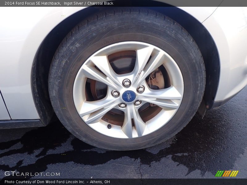 Ingot Silver / Charcoal Black 2014 Ford Focus SE Hatchback