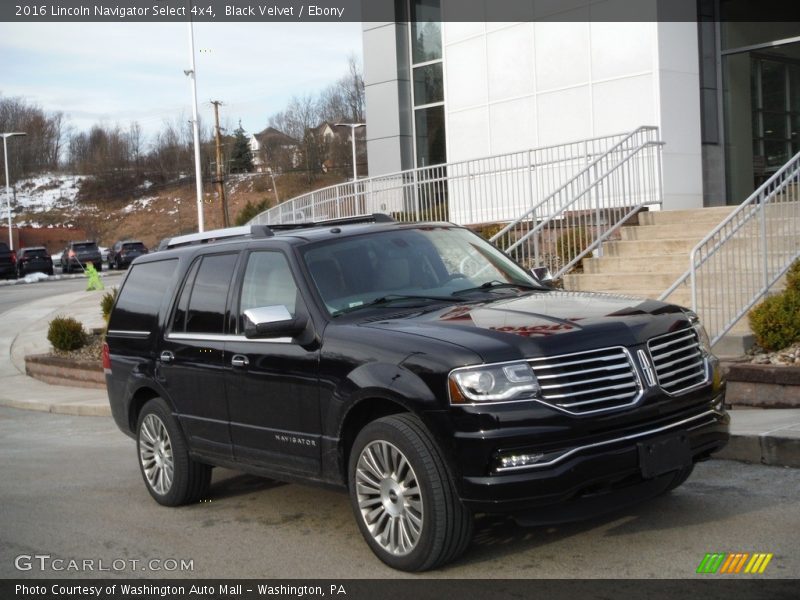 Front 3/4 View of 2016 Navigator Select 4x4