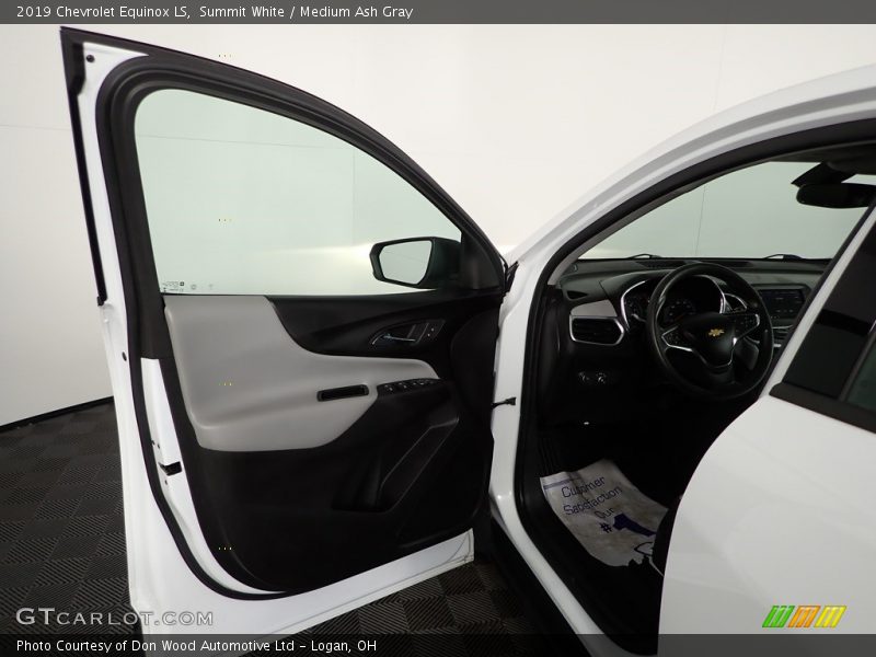 Summit White / Medium Ash Gray 2019 Chevrolet Equinox LS