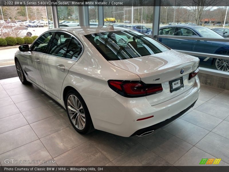 Mineral White Metallic / Cognac 2022 BMW 5 Series 540i xDrive Sedan