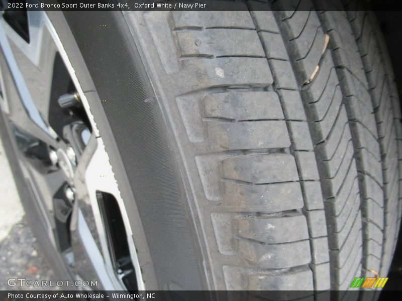 Oxford White / Navy Pier 2022 Ford Bronco Sport Outer Banks 4x4