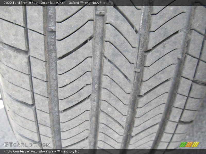 Oxford White / Navy Pier 2022 Ford Bronco Sport Outer Banks 4x4