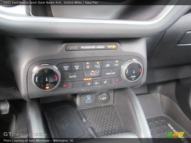 Oxford White / Navy Pier 2022 Ford Bronco Sport Outer Banks 4x4
