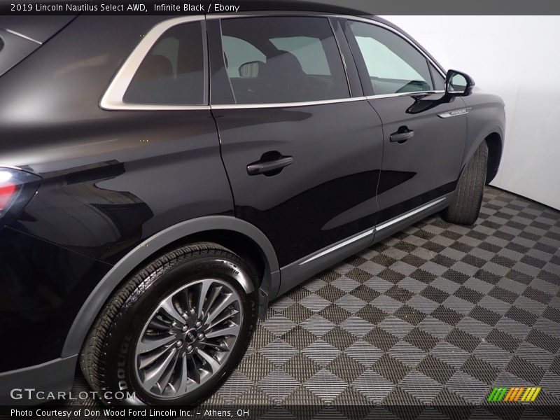 Infinite Black / Ebony 2019 Lincoln Nautilus Select AWD