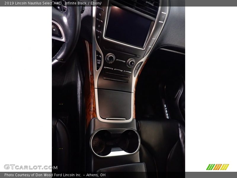 Dashboard of 2019 Nautilus Select AWD