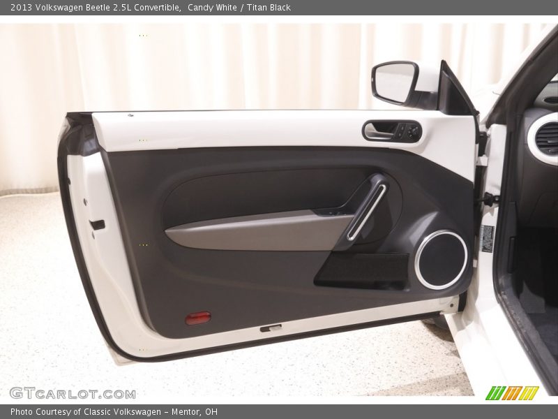 Candy White / Titan Black 2013 Volkswagen Beetle 2.5L Convertible