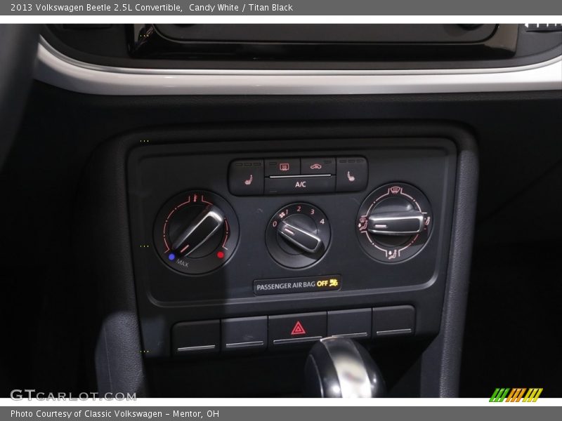 Candy White / Titan Black 2013 Volkswagen Beetle 2.5L Convertible