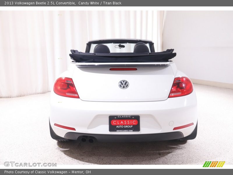 Candy White / Titan Black 2013 Volkswagen Beetle 2.5L Convertible
