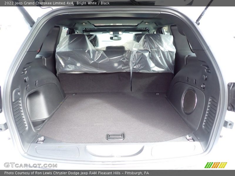  2022 Grand Cherokee Limited 4x4 Trunk