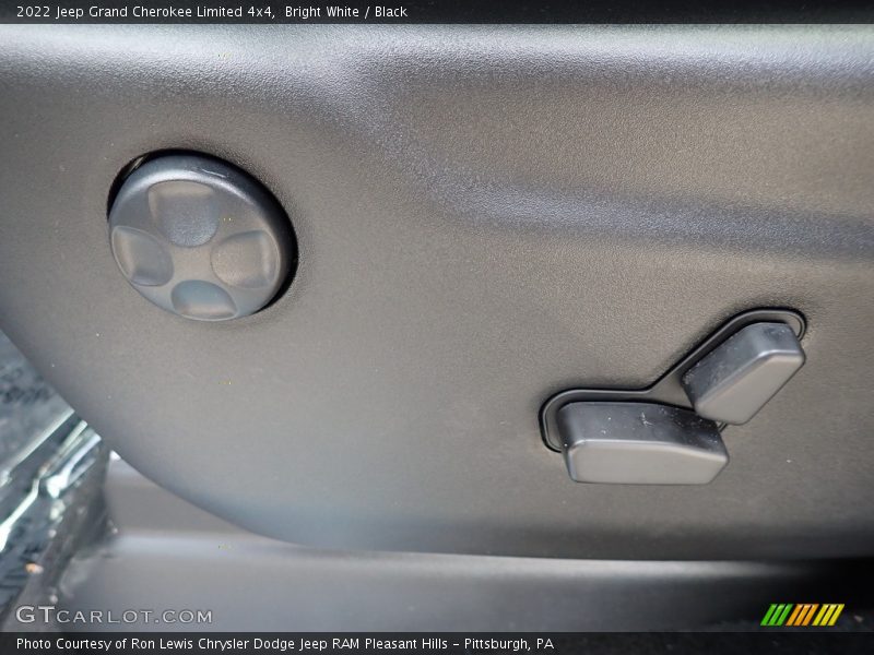 Bright White / Black 2022 Jeep Grand Cherokee Limited 4x4