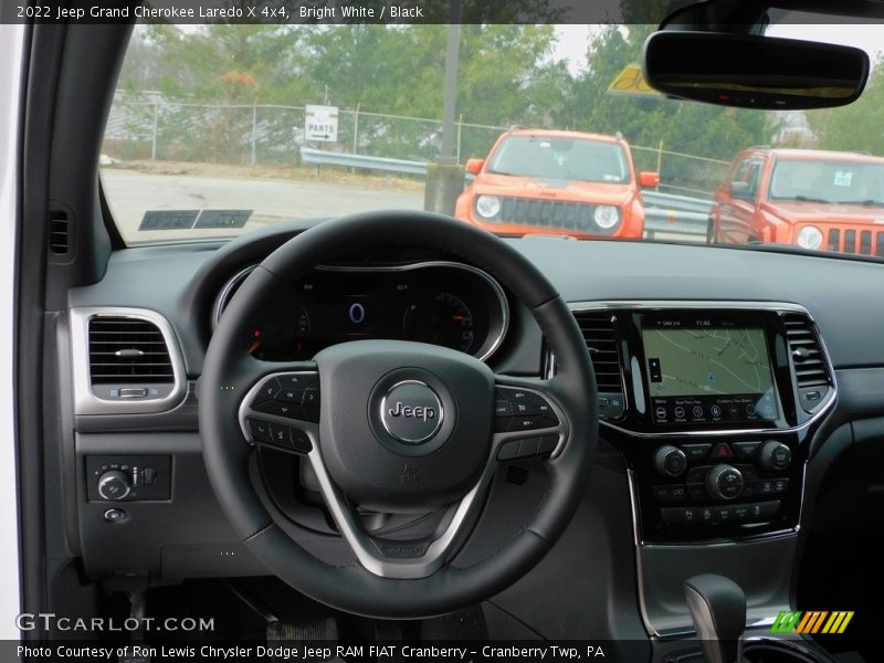 Bright White / Black 2022 Jeep Grand Cherokee Laredo X 4x4