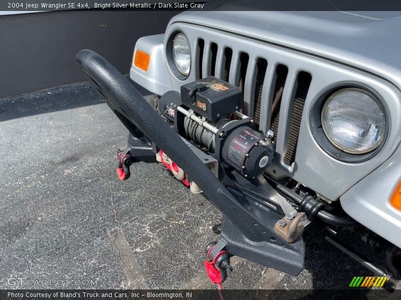 Bright Silver Metallic / Dark Slate Gray 2004 Jeep Wrangler SE 4x4
