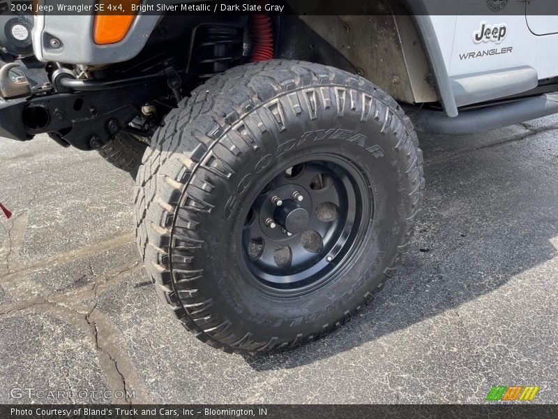 Bright Silver Metallic / Dark Slate Gray 2004 Jeep Wrangler SE 4x4