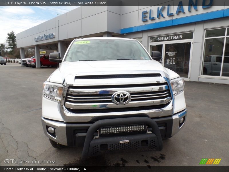 Super White / Black 2016 Toyota Tundra SR5 CrewMax 4x4