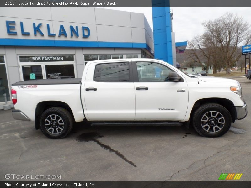 Super White / Black 2016 Toyota Tundra SR5 CrewMax 4x4