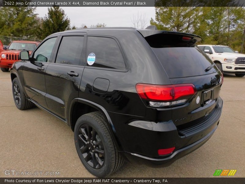 Diamond Black Crystal Pearl / Black 2022 Jeep Grand Cherokee Laredo X 4x4